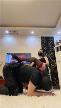 【调教视频】【颜主】脚下喂食香蕉/高跟黑丝踩废物 bf48982