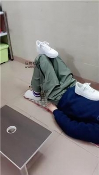 【调教视频】【奇了怪了】空军一号虐-坐脸窒息/踩踏 JS250113-10