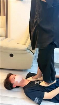 【调教视频】【伊潼】双S-开发闺蜜入圈体验sm bf52686