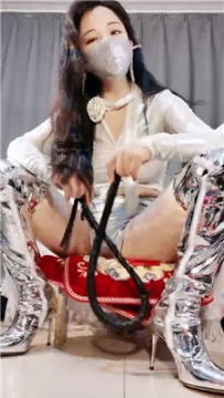 【第一视角】【我是女王也是萝莉】银色战靴还不快进来狂舔    250503-21