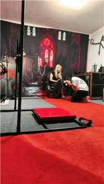 【调教视频】【苏苏女王】女王崇拜仪式-囚禁狗笼 JS251001-23