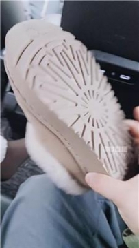 【调教视频】【武汉情侣主】网约车内开发素人小姐姐 JS260118-5