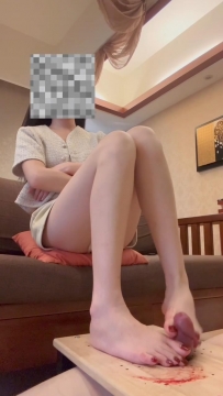 【绝美乔乔女神】最新残忍虐DD强制吐奶32分