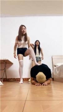 【调教视频】【泡泡】双S-精神小妹-白袜+白丝踩虐【双视角版】 bf56083