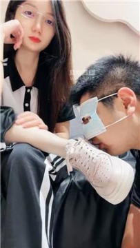 【调教视频】【尤物】学生诱惑老师舔脏鞋底【完整版】 bf57015