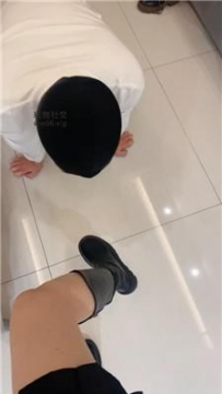 【调教视频】【甜味药丸】骑马转胯狗爬/长靴白袜踩踏气味辱 bf48597
