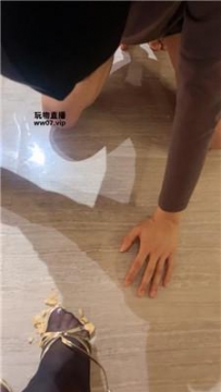 【调教视频】【黛樱的bitch】高跟黑丝踩踏喂食-涂鸦羞辱 JS250328-36