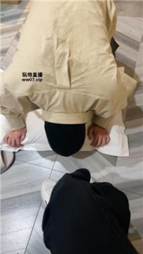 【调教视频】【小凤梨】舔脏鞋-赏赐圣水-藤条抽 JS250331-10